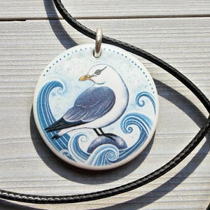 Pendentif mouette en céramique fait main : collier vague circulaire
