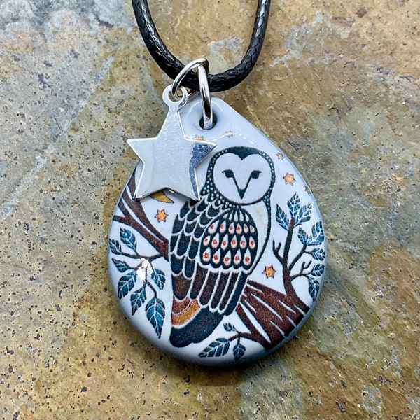 OWL STARLIGHT PENDANT - Collier de hibou fait à la main - Charme d'étoile en argent sterling - Fait à la main au pays de Galles - Hibou en céramique - Collier de la faune