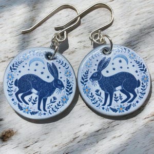 Pendientes de liebre de cerámica hechos a mano: Joyería de plata de ley y arte popular