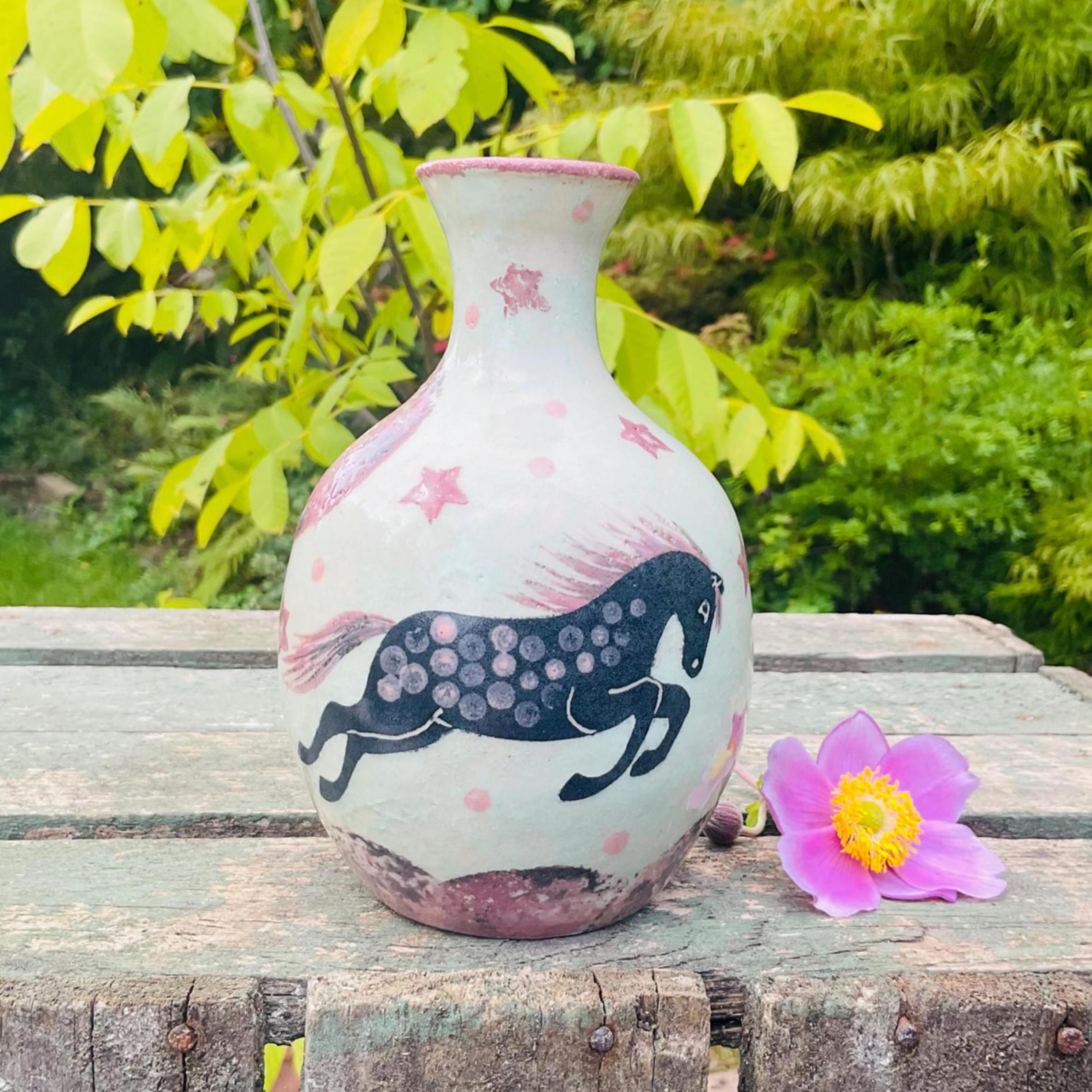 手作り陶器の馬花瓶：月と星、手描きの陶芸アート - Etsy 日本