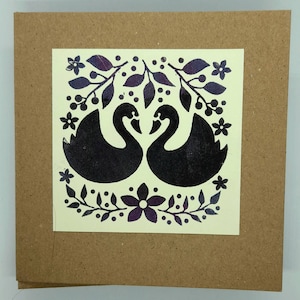 CARTA STAMPATA A MANO - Carta Kraft riciclata al 100% - Carta cigni stampata a blocchi originale - Swans Card - Handmade In Wales - Blank Art Card