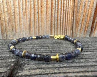 Preciosa pulsera con iolita