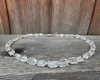 Collar de boda hecho de cristal de roca