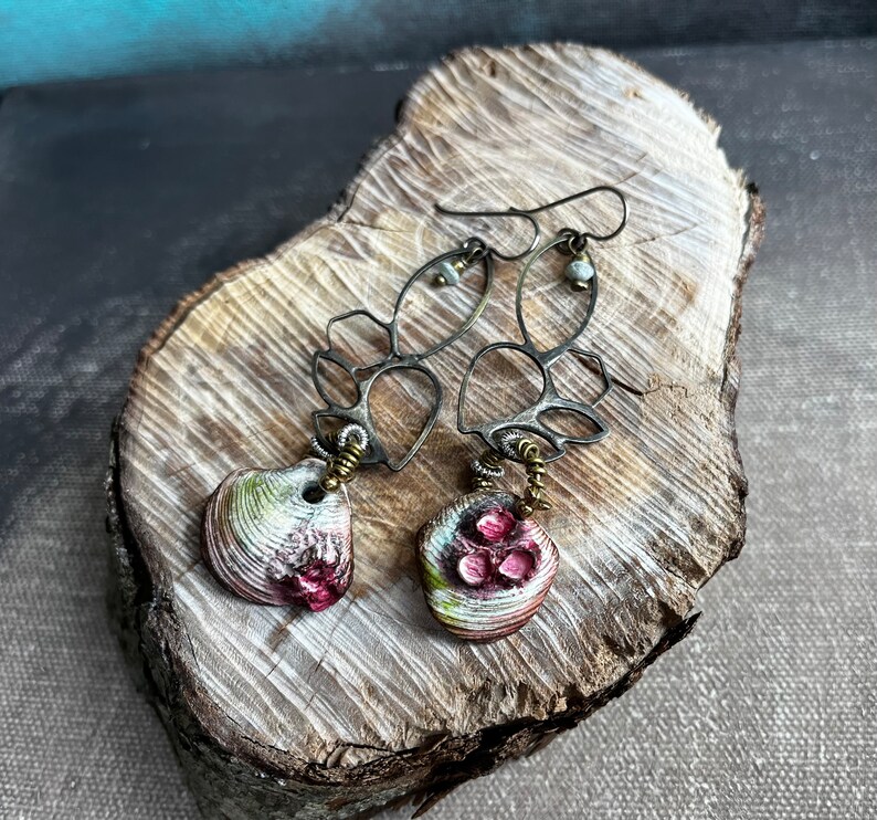 ceramic seashells with barnacles earrings by AnvilArtifacts with a positive negative framework, tidal pool, darkened metal, ceramic jewelry afbeelding 8