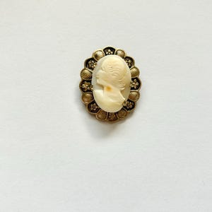 Antique Cameo Shell Pin Brooch