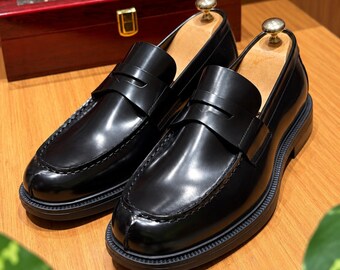 Zwarte leren loafers voor heren, handgemaakte penny loafers, geklede schoenen met dikke zool, klassieke instapschoenen voor zakelijke gelegenheden.