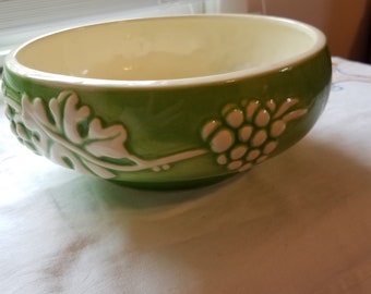 Haeger green and white bowl mid century home grapes and ivy white on green vintage Haeger