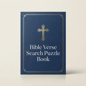 Op de afbeelding: Een marineblauw hardcover boek met de titel Bible Verse Search Puzzle Book in wit schreeflettertype. De kaft heeft een goudkleurig kruis boven de tekst, omsloten door een dunne gouden rechthoekige rand met decoratieve hoekversieringen.