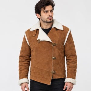 Braune Herren-Lederjacke mit Shearling-Futter, Fliegerstil, Knebelverschlüsse, Winterwärme