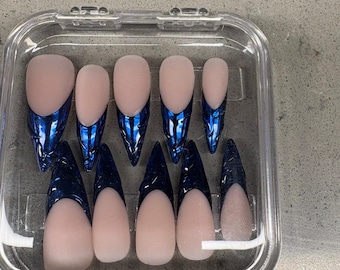 Blaue Chrom-French-Tip-Stiletto-Nägel | HEMA-freies, wiederverwendbares Press-On-Set, individuelle Chromfarbe
