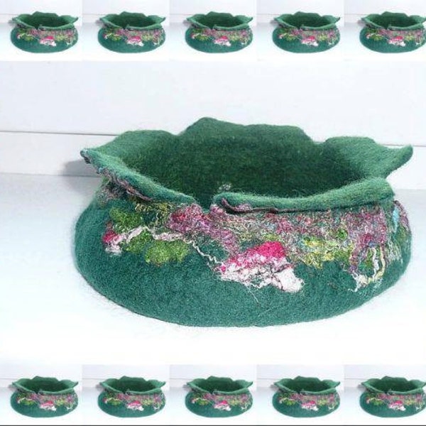 Sale Felted handmade bowl pouch green with colorful silk