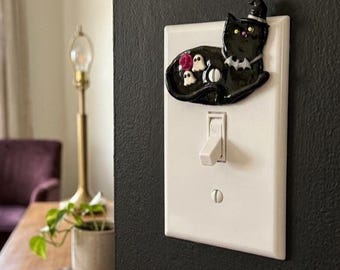 Handgefertigter, einzigartiger Lichtschalteranhänger in Form einer gruseligen schwarzen Katze, Halloween-Dekoration