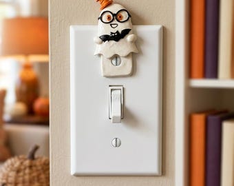 Handgefertigter Geister-Lichtschalteranhänger aus Polymerclay, gruselige Herbstdekoration