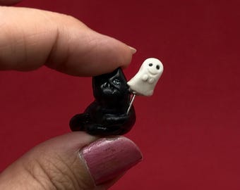 Künstlerisch gefertigte Halloween-Katzenfiguren: Handgefertigte, einzigartige Miniatur-Gruselkatzenskulpturen