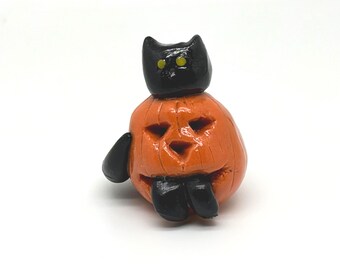 Künstlerisch gefertigte Halloween-Katzenfiguren: Handgefertigte, einzigartige Miniatur-Gruselkatzenskulpturen