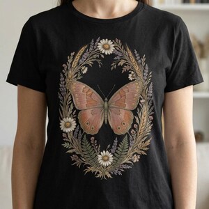 Cottagecore-Schmetterling (PNG), Wildblumenkranz-Shirt-Design, Boho-Schmetterling-Sublimationsdesign, transparenter Hintergrund, kommerzielle Nutzung Bild 5