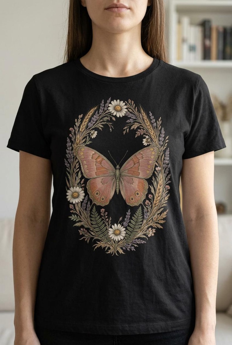 Cottagecore-Schmetterling (PNG), Wildblumenkranz-Shirt-Design, Boho-Schmetterling-Sublimationsdesign, transparenter Hintergrund, kommerzielle Nutzung Bild 5