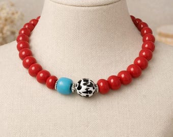 Bold Harmony-ketting – rode kralen met accent turkoois en koeprint