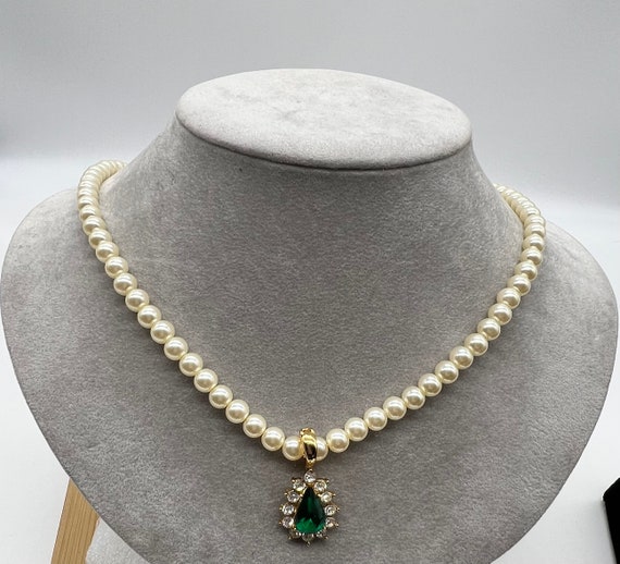 Avon Pearlesque May Emerald Birthstone Necklace &… - image 3