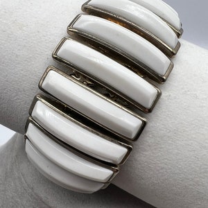 Vintage Lisner White Lucite Accordion Bracelet