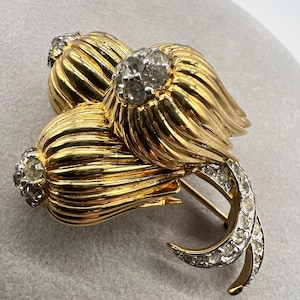 Vintage Unsigned Rare Jomaz Gold and Rhinestone Floral Brooch