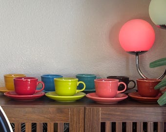 Vintage Fiesta Ware Teetasse mit Untertasse 8er Set - Bunte Regenbogen Kaffeetassen - Homer Laughlin Fiesta Geschirr - Mid Century Küchen Deko