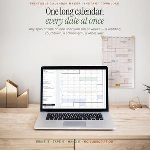 Op de afbeelding: Een laptop met een digitale kalenderinterface in een rasterindeling. De tekst op het scherm luidt: PRINTABLE CALENDAR MAKER, One long calendar, every date at once, Any span of time on one unbroken run of weeks, PRINT IT TAPE IT HANG IT.