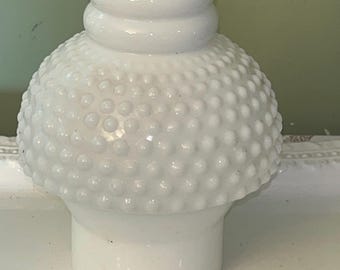 Vintage vit hobnail mjölkglas orkan/skorstenslampskärm