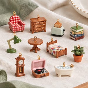 Mini-décorations pour la maison, pendentifs pour meubles vintage, décorations de chambre style cottagecore, mini-grille-pain, livres, lit, baignoire, fournitures pour la création de bijoux.