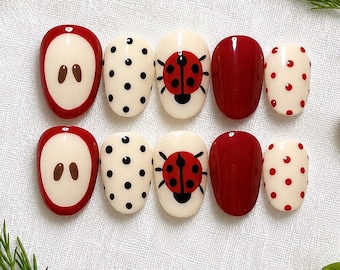 Faux ongles coccinelle, ongles inspirés du jardin, ongles à pois rouges, ongles insectes mignons, ongles style cottagecore, kit d'ongles printaniers fait main