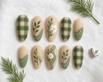 Faux ongles vert sauge, ongles à fleurs marguerite, ongles à carreaux vichy, ongles style cottagecore, ongles à motifs de feuilles botaniques, faux ongles amande