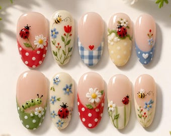 Ongles à coller Coccinelle Jardin, Ongles Fleurs Sauvages, Ongles Cottagecore, Nail Art Abeille, Jolis Ongles Printemps-Été, Ongles à coller floraux faits main