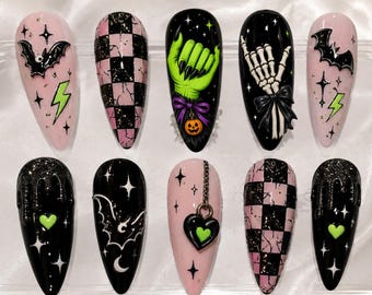 Faux ongles Halloween Pinky Promise, ongles main de sorcière squelette, ongles à damier rose et noir, kit d'ongles gothique effrayant pour Halloween