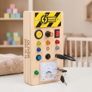 Tableau d'activités Montessori en bois avec interrupteur lumineux LED pour tout-petits - Jeu d'éveil sensoriel STEM pour développer la motricité fine - Cadeau