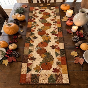 Rustic Pumpkin Garland Quilted Table Runner Patchwork Quilt Farmhouse Harvest Kitchen Decoration Warm Autumn Table Centerpiece Cozy Gift New