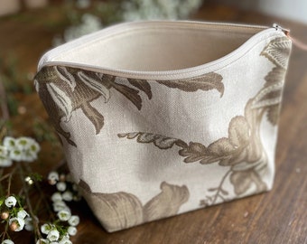 Farmhouse linen makeup bag in a natural flower pattern, boho make up bag, linen cosmetic bag,gift for woman, TLC Pouches