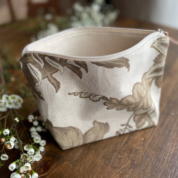 Farmhouse linen makeup bag in a natural flower pattern, boho make up bag, linen cosmetic bag,gift for woman, TLC Pouches