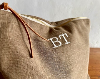 Custom Initials Makeup Bag, Gift for Wife, Gift for her, Bridesmaid Gift, Bridal Party, Canvas Cosmetic Bag, Natural Makeup Bag