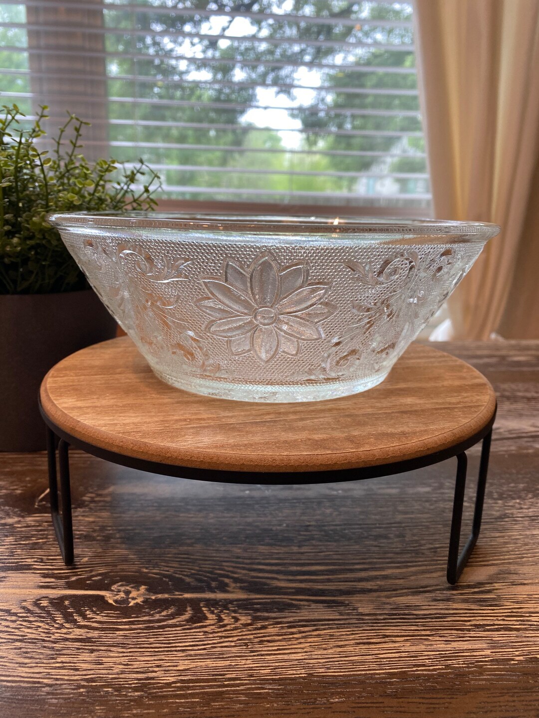 Vintage Tiara Glass Sandwich Pattern Serving Bowl 8.5in Daisy Floral