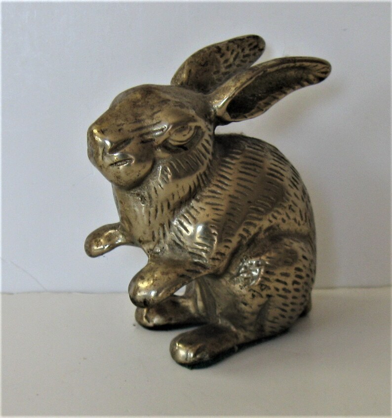 Pair of Vintage Bunny Figurines, 4