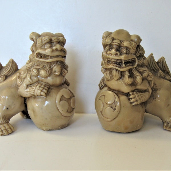2 vintage ceramic Foo Dogs, 3 1/2" x 3 1/2, Mantle dogs statues, Chinese Home décor, Feng Shui Pair of Fu Foo Dogs Guardian Lion Statue