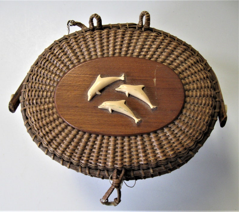 Vintage Farnum Nantucket basket purse, 8 1/2 x 6 1/2, Dolphin and sea gull embellishments, 2 porpoise scrimshaws, wicker signed bucket purse image 4