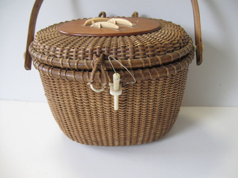 Vintage Farnum Nantucket basket purse, 8 1/2 x 6 1/2, Dolphin and sea gull embellishments, 2 porpoise scrimshaws, wicker signed bucket purse image 2