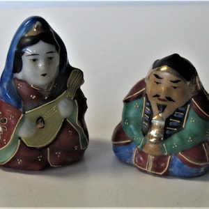 2  antique porcelain Asian figures, 2 1/2&quot; tall, gold trim, Gisha with mandolin, red and blue, ceramic Chinoiseries, Asian home décor, gift