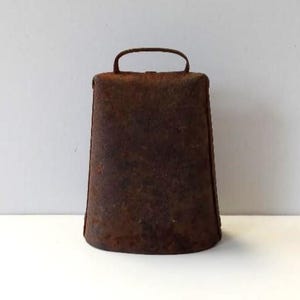 Large metal antique cow bell with leather strap,  3 3/4&quot; x 4 3/4, Holstein Bell, farm dinner bell, collectible bell, rustic home décor, gift