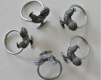 Set of 4 vintage Rooster Napkin Rings, 1 1/4" x 1 3/4", silver metal bird napkin holders, shabby farmhouse kitchen table setting, gift idea