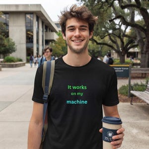 T-Shirt / Funziona sulla mia macchina / La maglietta definitiva per programmatori, sviluppatori e nerd