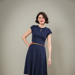Knee-length circle skirt dress in dark blue with pleats - Olivia