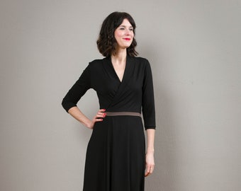 Still) Dress Sonja with V cut and pleated skirt in black