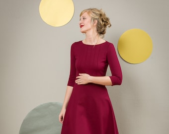 Dress "Carrie" with bees in the front and plate skirt in bordeaux red